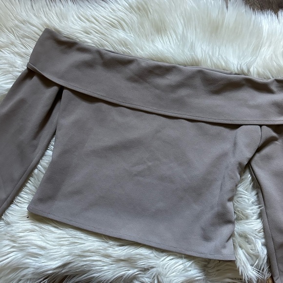 ABERCROMBIE & FITCH Long Sleeve Off The Shoulder Top - Picture 6 of 7